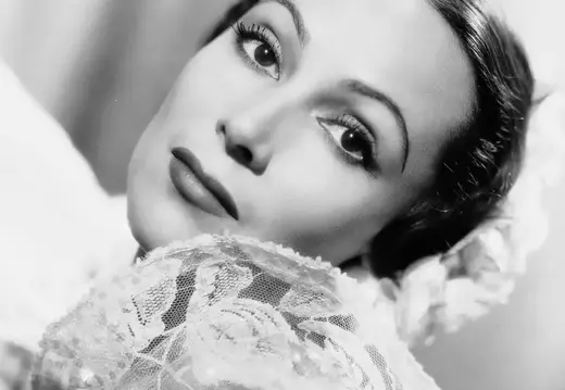 1937. Долорес дель Рио: крупный студийный портрет с мягким светом и кружевным акцентом