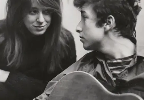 1963. Боб Дилан и Сьюз Ротоло в Нью-Йорке: камерный момент с гитарой, взгляд и диалог