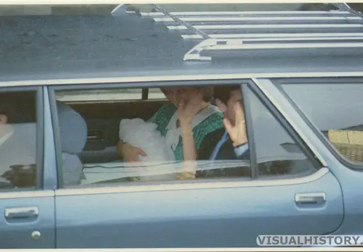 1982. Prince William of Wales goes home - Royal Family - postcard - p1730